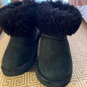 Black uggs size 10.